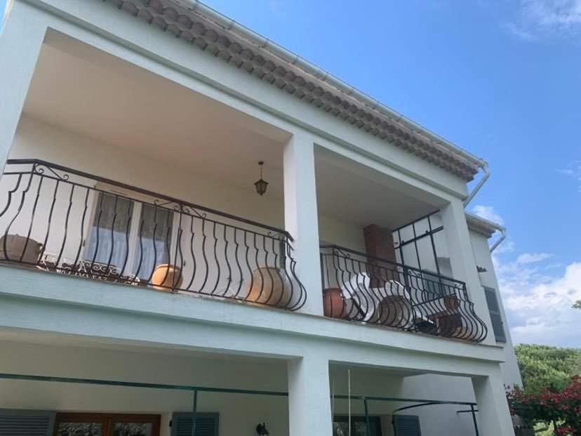 Appartement Independant Dans Villa, Entre Frejus Et St Raphael Exterior foto