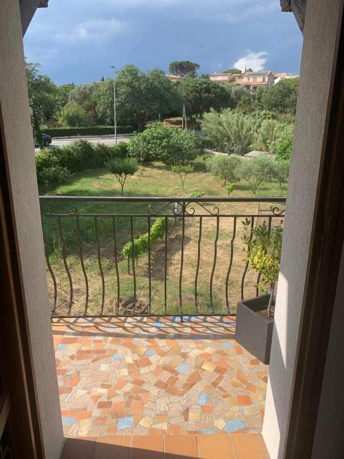 Appartement Independant Dans Villa, Entre Frejus Et St Raphael Exterior foto